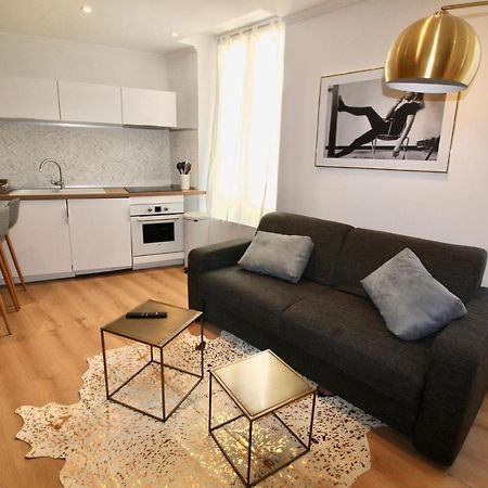 Lovely Apartment Heart Of Golden Square Fiber Wifi Nice Eksteriør billede