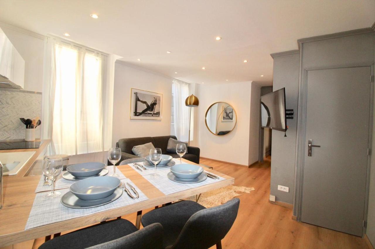 Lovely Apartment Heart Of Golden Square Fiber Wifi Nice Eksteriør billede