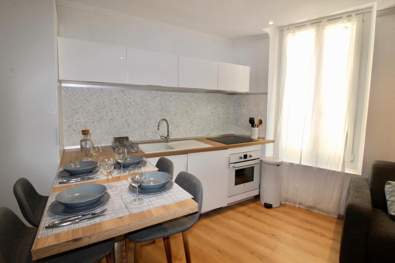 Lovely Apartment Heart Of Golden Square Fiber Wifi Nice Eksteriør billede
