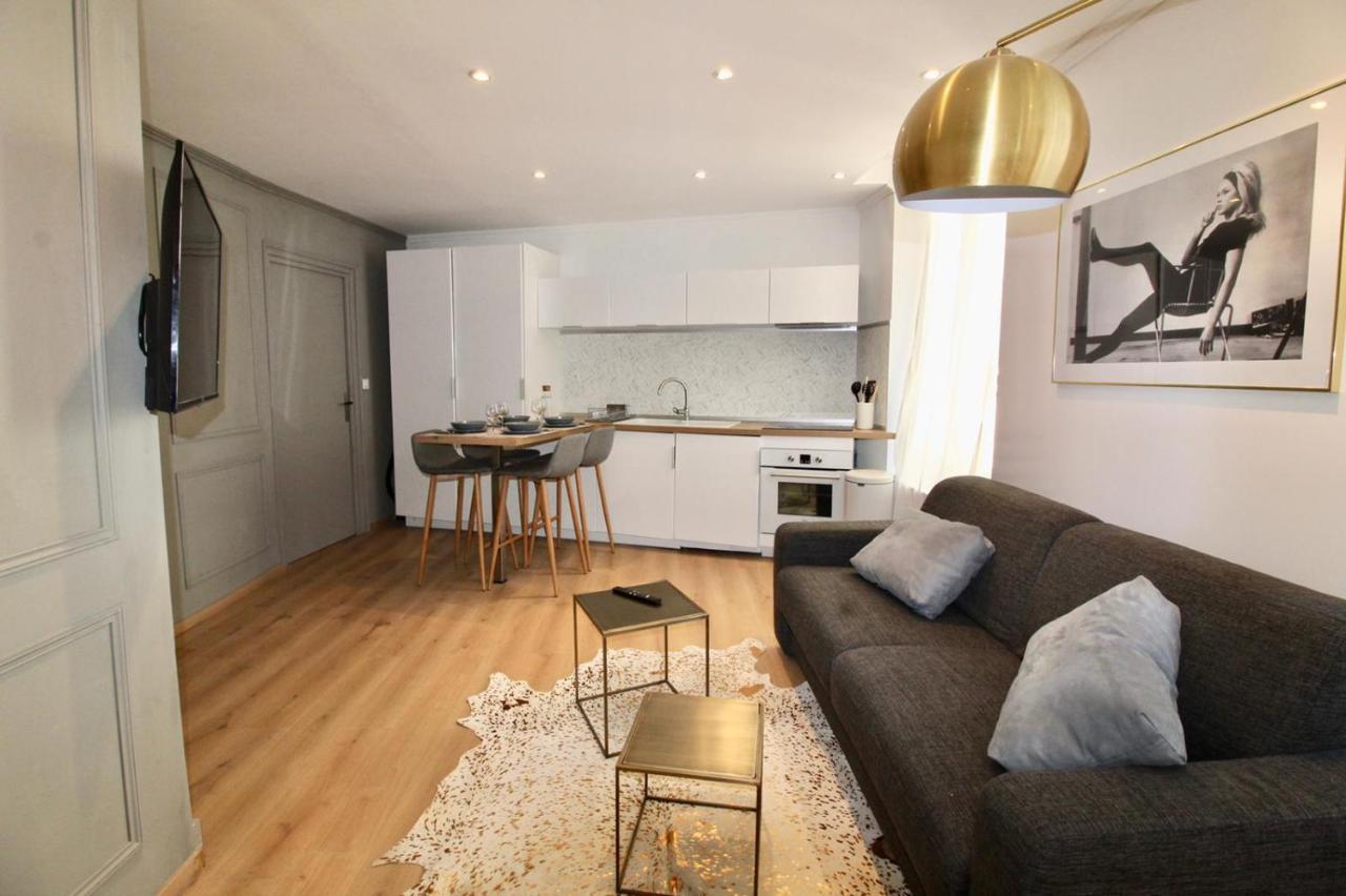 Lovely Apartment Heart Of Golden Square Fiber Wifi Nice Eksteriør billede