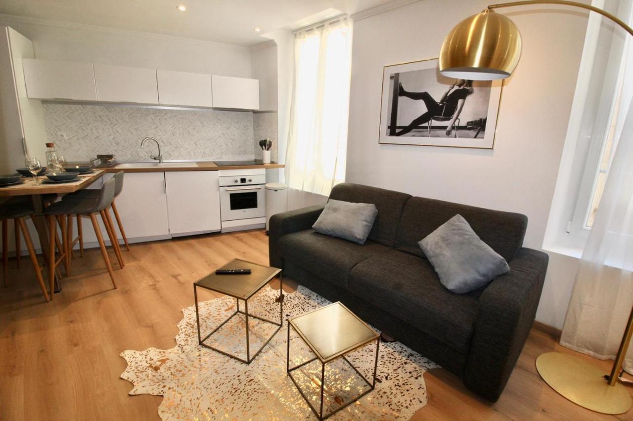 Lovely Apartment Heart Of Golden Square Fiber Wifi Nice Eksteriør billede