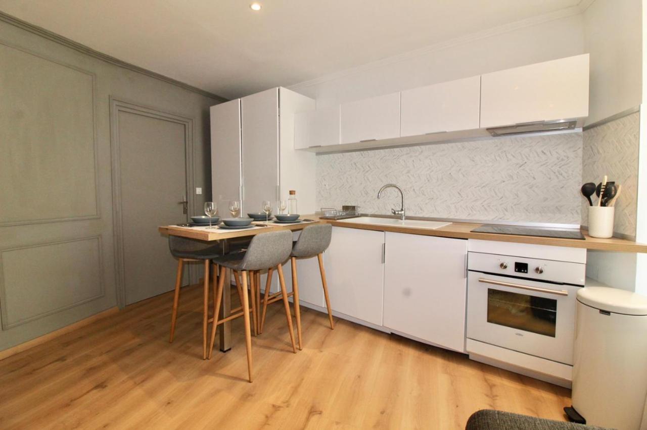 Lovely Apartment Heart Of Golden Square Fiber Wifi Nice Eksteriør billede