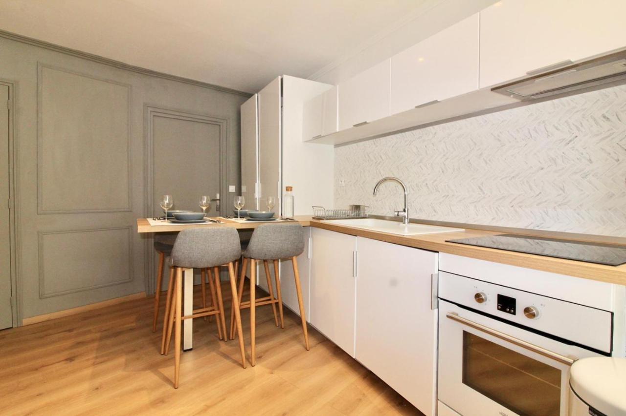 Lovely Apartment Heart Of Golden Square Fiber Wifi Nice Eksteriør billede